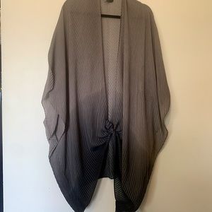 Grey ombré kimono.
